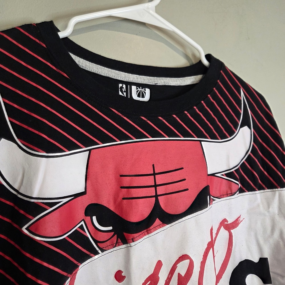 NBA Chicago Bulls Basketball T Shirt Womens XL Black Red Graphic Tee UNK NWT